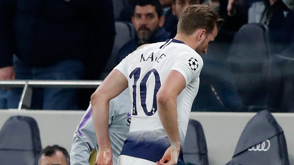 Kane se retira lesionado del juego contra Manchester City