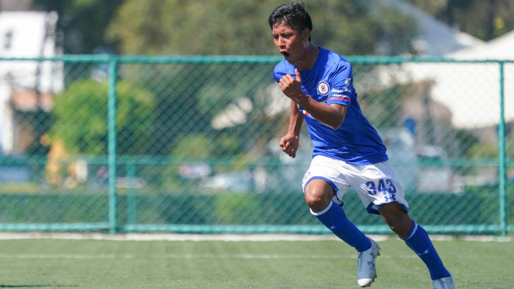 Jorge García festeja un gol con la Sub 20 de Cruz Azul