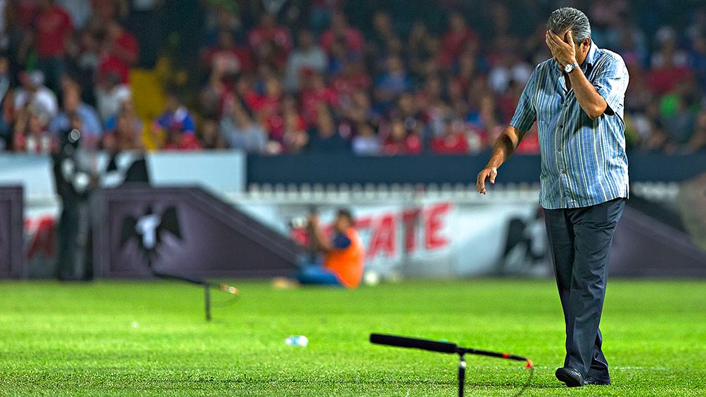 Tomás Boy en un partido con Cruz Azul