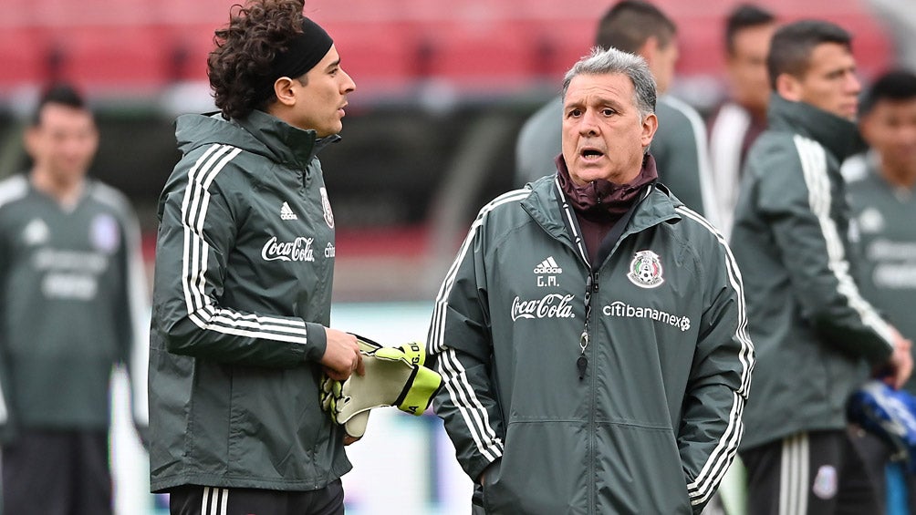 Ochoa y Martino, durante un entrenamiento con el Tri