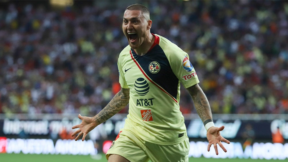 Nicolás Castillo festeja gol con América