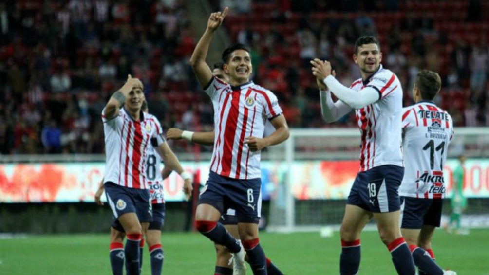 Dieter Villalpando festeja anotación con Chivas