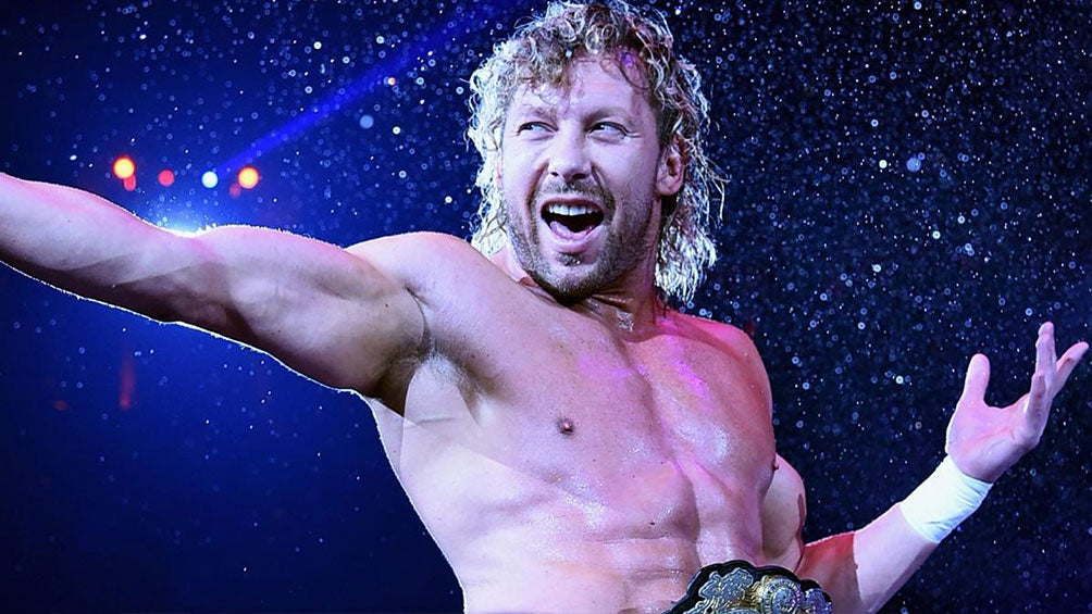 Kenny Omega después de una función de lucha libre