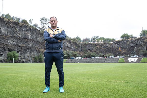 Andrés Lillini, director en las inferiores de Pumas posa para RÉCORD