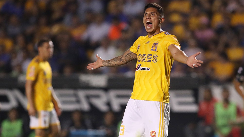 Salcedo durante un partido con Tigres 