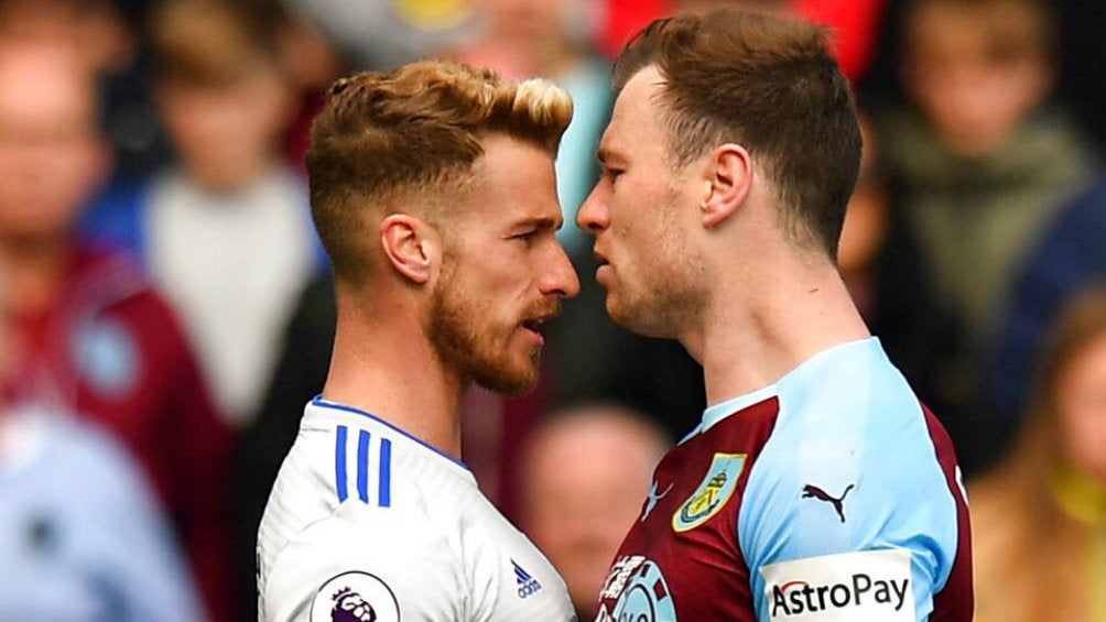 Ashley Barnes besó dos veces la nariz de Joe Bennett 