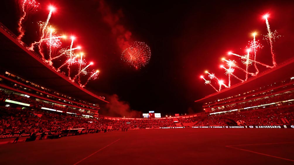 El estadio Morelos festejó con pirotecnia