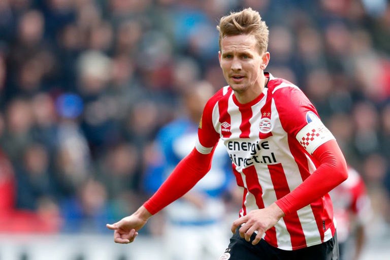 De Jong celebra su gol con el PSV