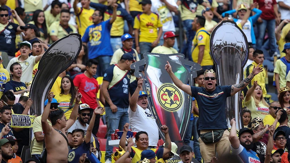 Aficionados del América en las tribunas del Estadio Azteca