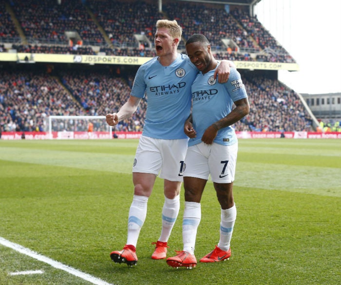 De Bruyen y Sterling en celebración de gol 