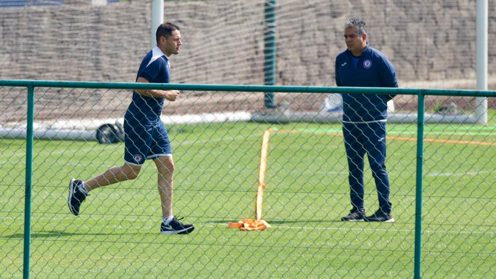 Pablo Aguilar en entrenamiento con el Cruz Azul 