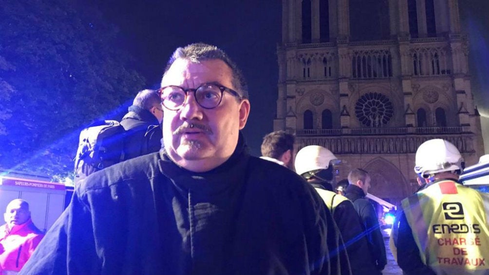 Jean-Marc Fournier, sacerdote-bombero que rescató las reliquias