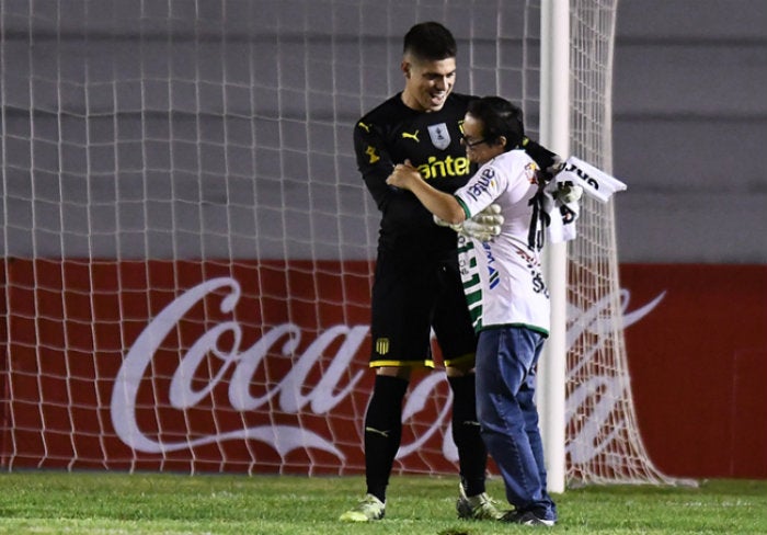 Kevin Dawson y Lucas tras el cobro del penalti 