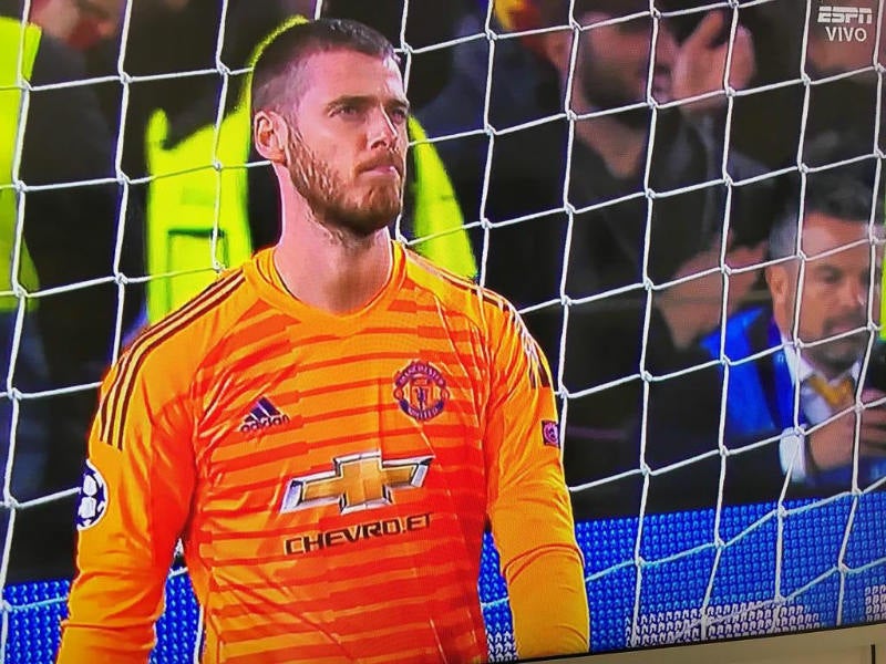 Rafa Puente atrás del marco de David de Gea