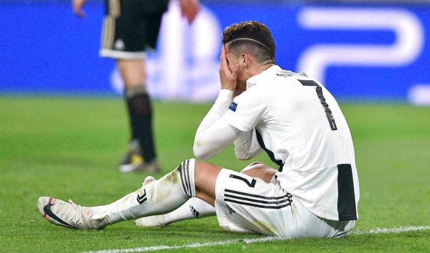 Cristiano se tapa la cara tras eliminación en Champions 