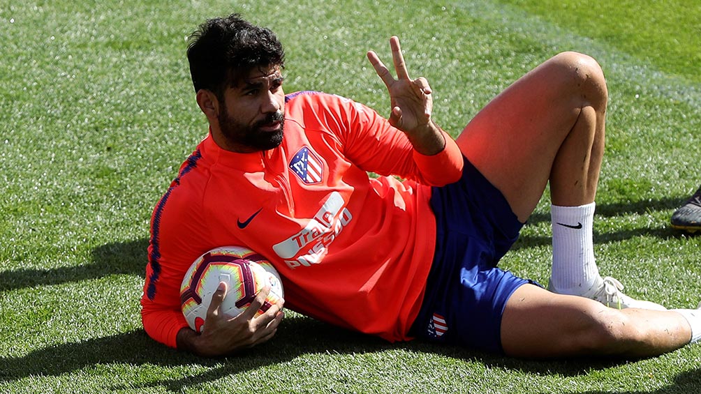 Diego Costa se relaja en el entrenamiento