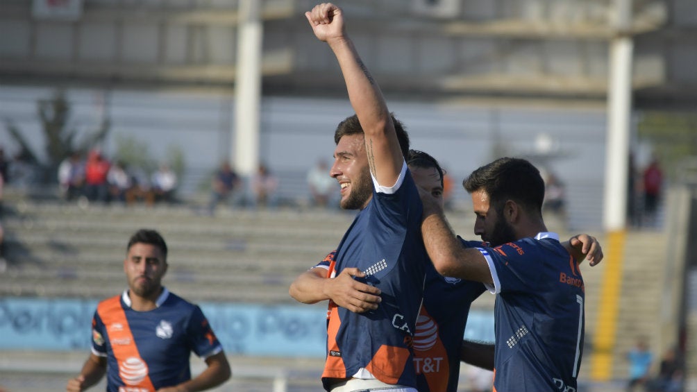 Puebla celebra victoria contra Lobos BUAP 