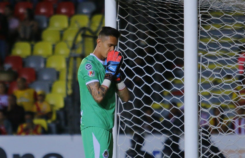 Gudiño durante encuentro de Chivas 