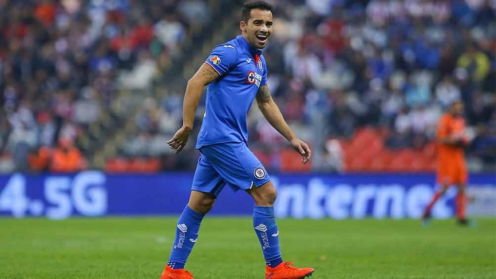 Adrián Aldrete durante un partido con el Cruz Azul 