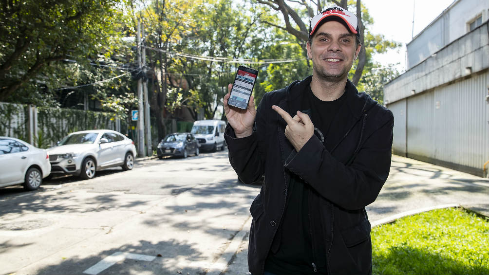 Christian Martinoli con la app de RÉCORD