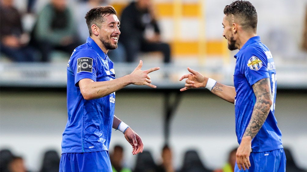 Héctor Herrera y Alex Telles festejan gol con Porto