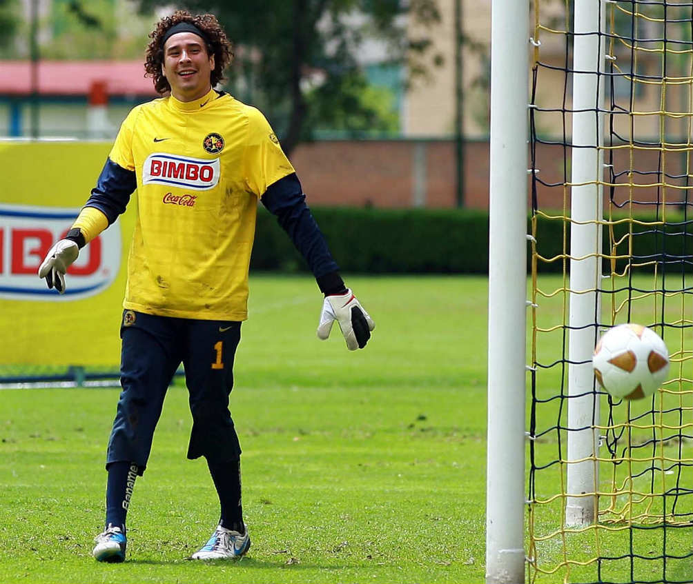 Ochoa durante práctica del América