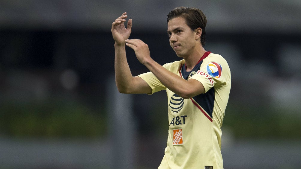 Sebastián Córdova durante un juego del América