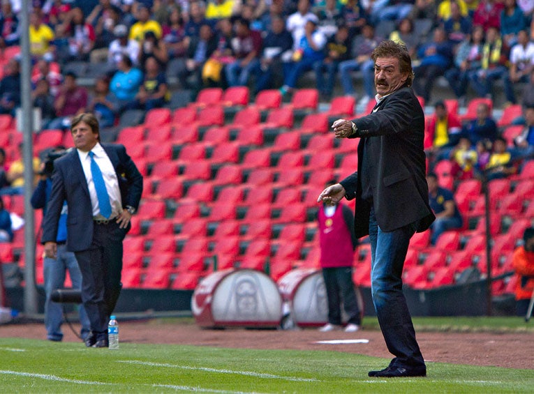 Herrera y La Volpe se enfrentan como técnicos