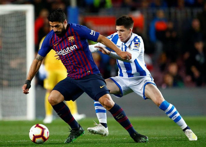 Suárez controla el balón durante el partido