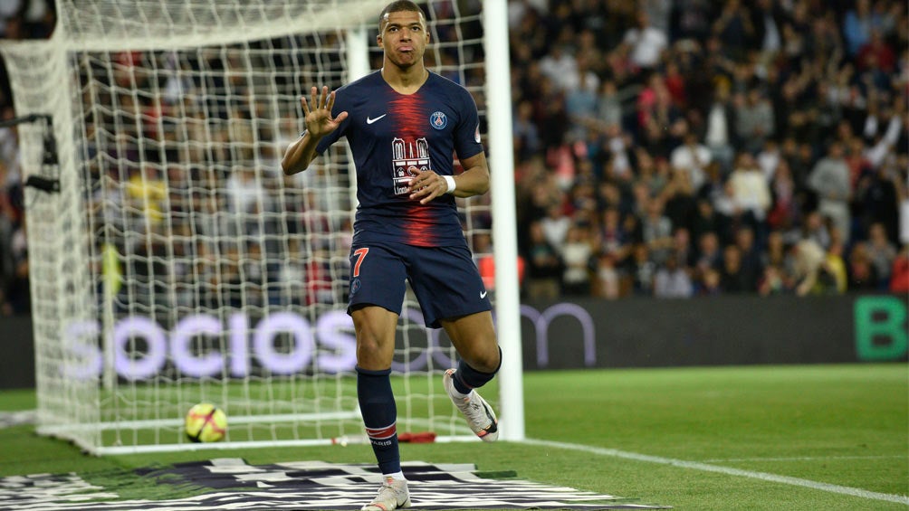 Kylian Mbappé festeja gol con el PSG