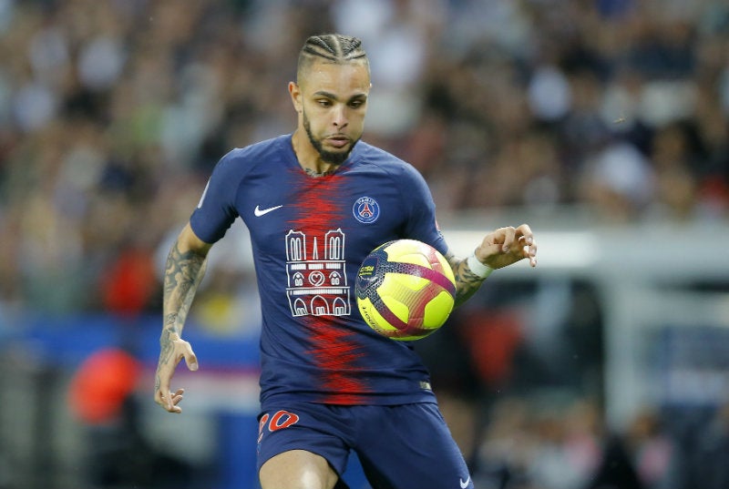 Layvin Kurzawa con el uniforme de homenaje a Notre-Dame