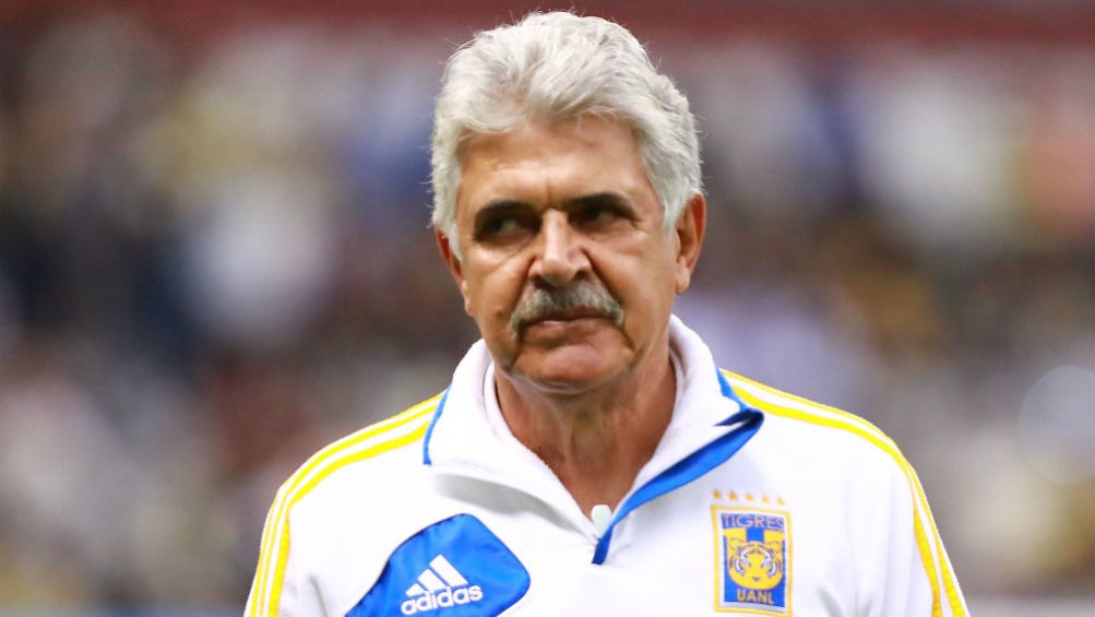 Ricardo Ferretti, durante un juego de Tigres