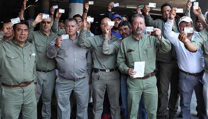 Miembros de la Cooperativa de Cruz Azul 