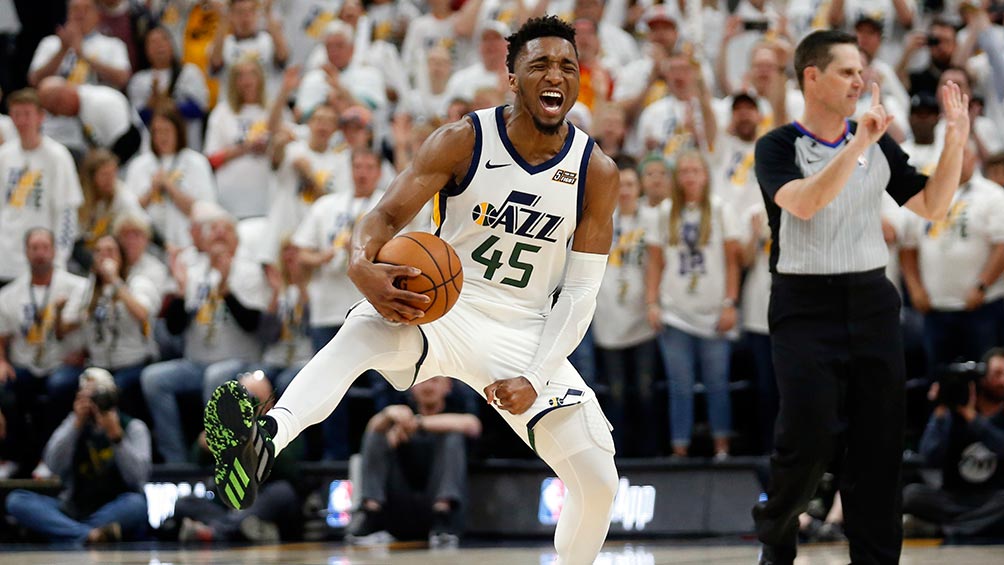 Donovan Mitchell celebra la victoria ante Rockets