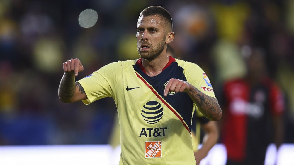 Jérémy Ménez festeja una anotación con el América