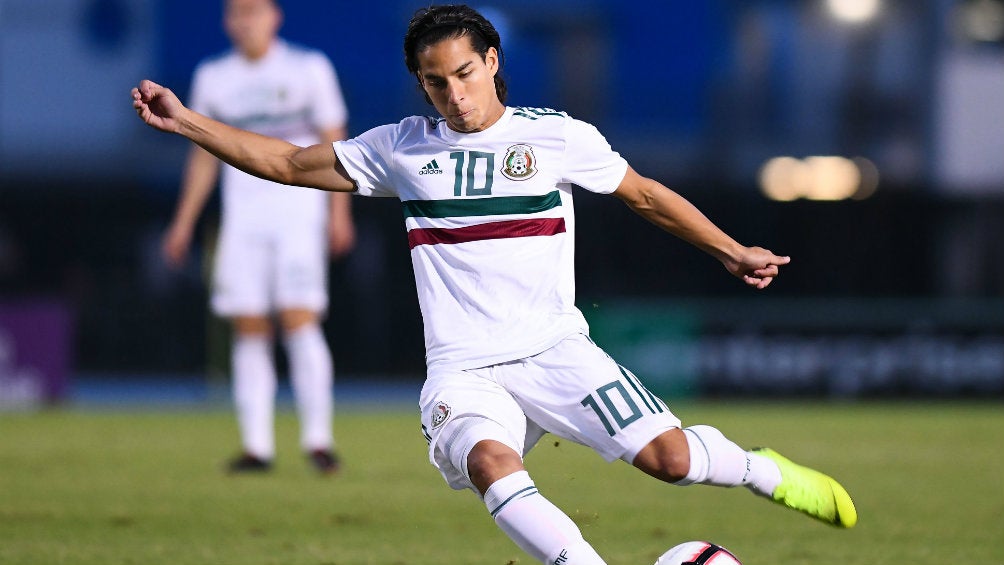 Diego Lainez durante un partido contra Panamá