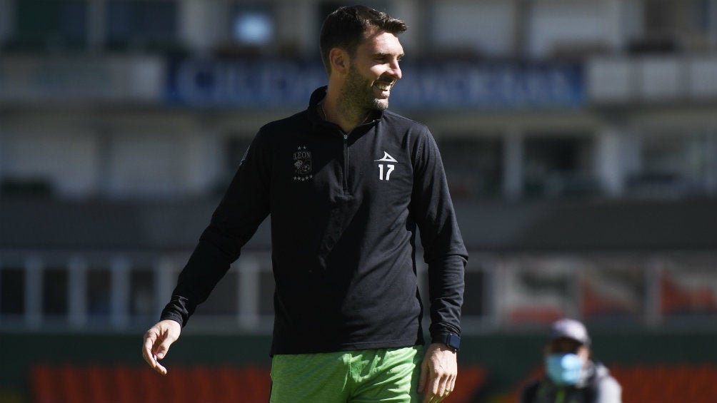 Mauro Boselli durante un entrenamiento con el León