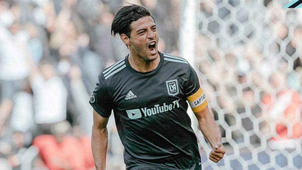 Carlos Vela festeja un gol con el LAFC