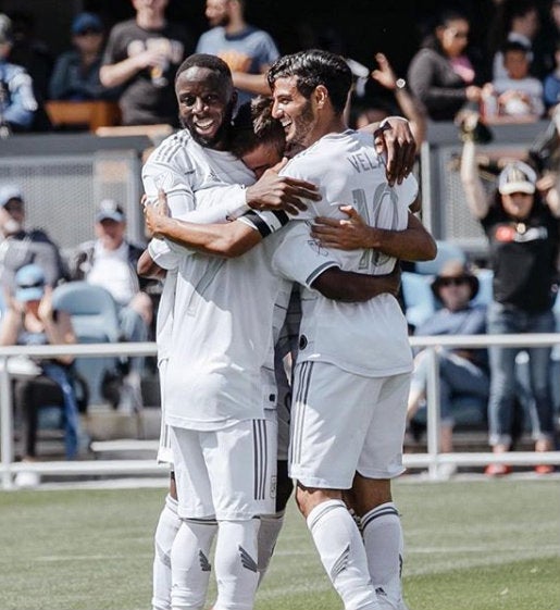 Jugadores del LAFC festejan un gol