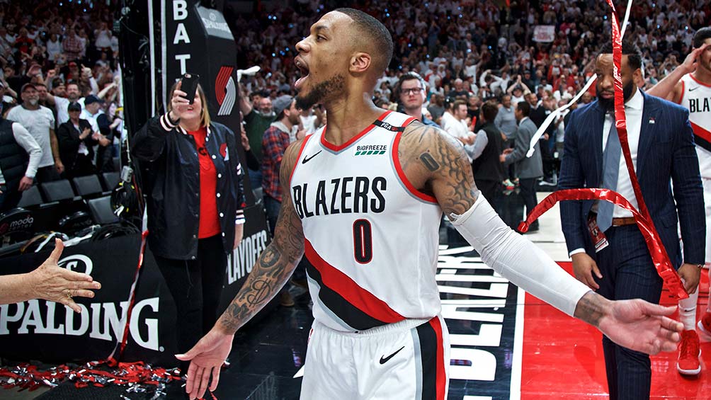 Damian Lillard celebra el triunfo de los Blazers