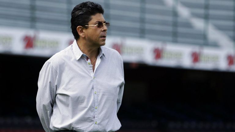 Fidel Kuri observa el entrenamiento de Veracruz