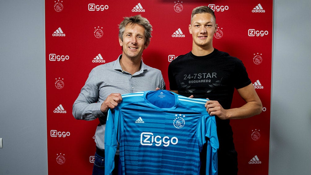 Van der Sar presenta a Scherpen como nuevo fichaje del Ajax 