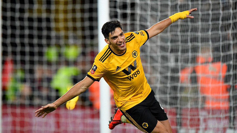 Raúl Jiménez festeja un gol con Wolves