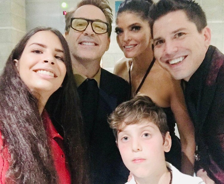 Ana Bárbara y sus hijos posan junto a Robert Downey Jr.