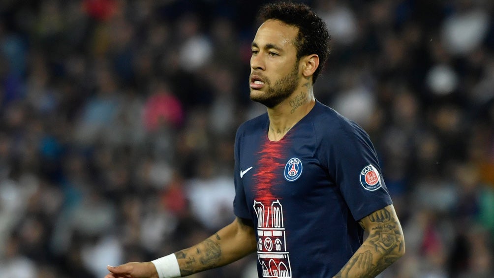 Neymar, durante un cotejo con el PSG