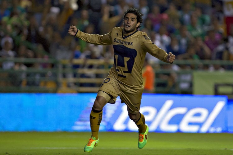 Martín Bravo festaja anotación con Pumas