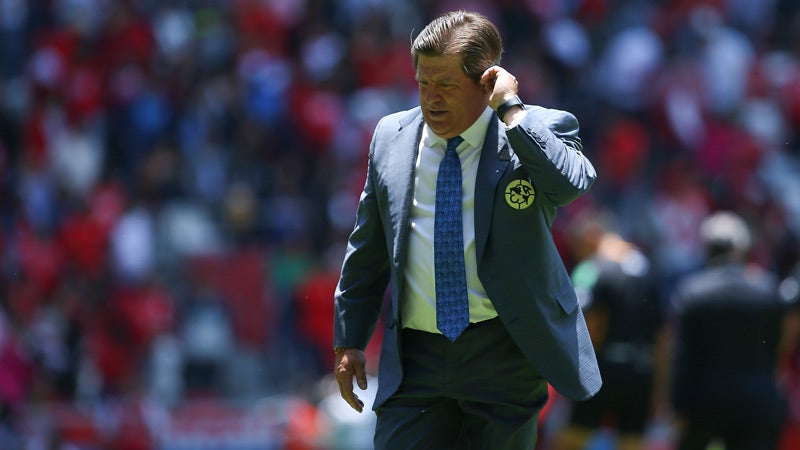 Miguel Herrera lamenta la derrota contra Toluca 