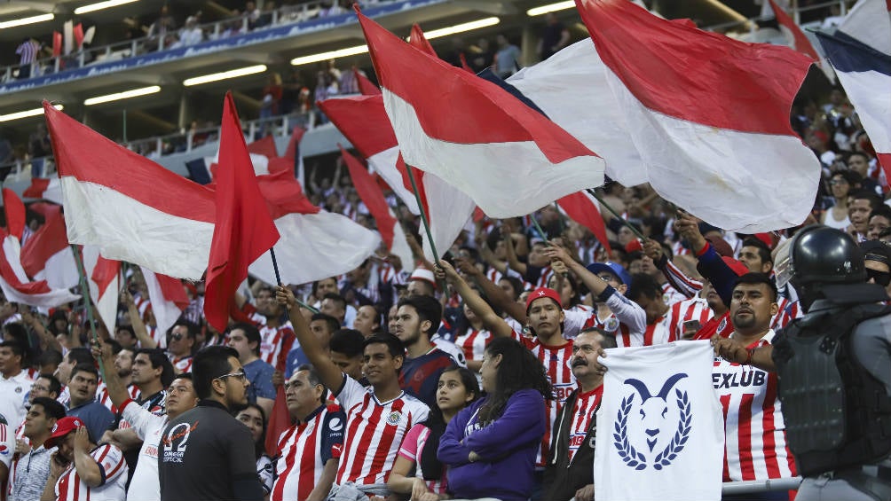 Aficionados de Chivas en el Estadio Akron