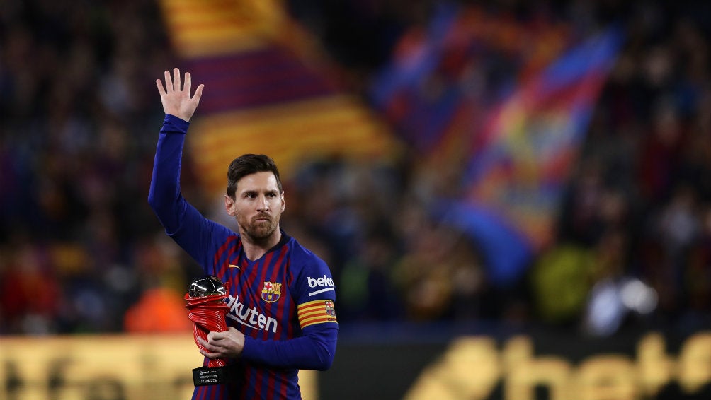 Messi recibe reconocimiento en un partido