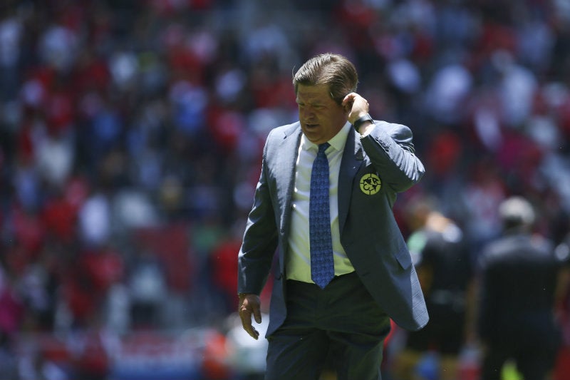 Piojo Herrera durante un juego del América